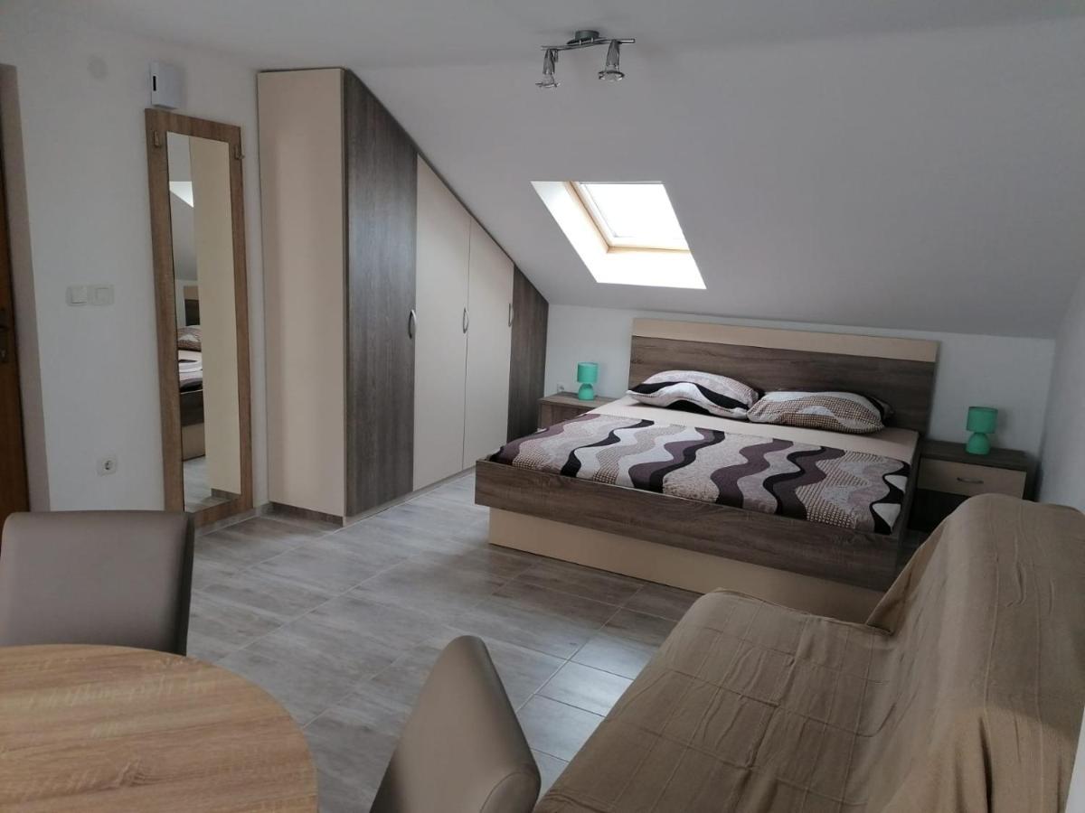Apartment Niva นิน ภายนอก รูปภาพ