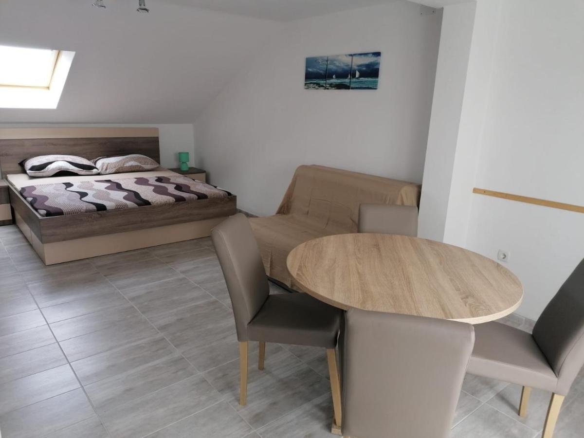 Apartment Niva นิน ภายนอก รูปภาพ