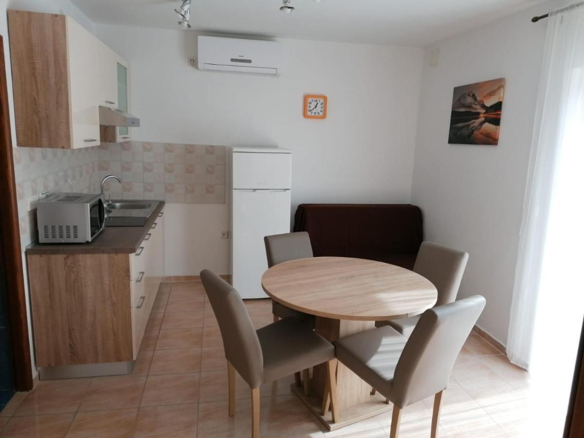 Apartment Niva นิน ภายนอก รูปภาพ