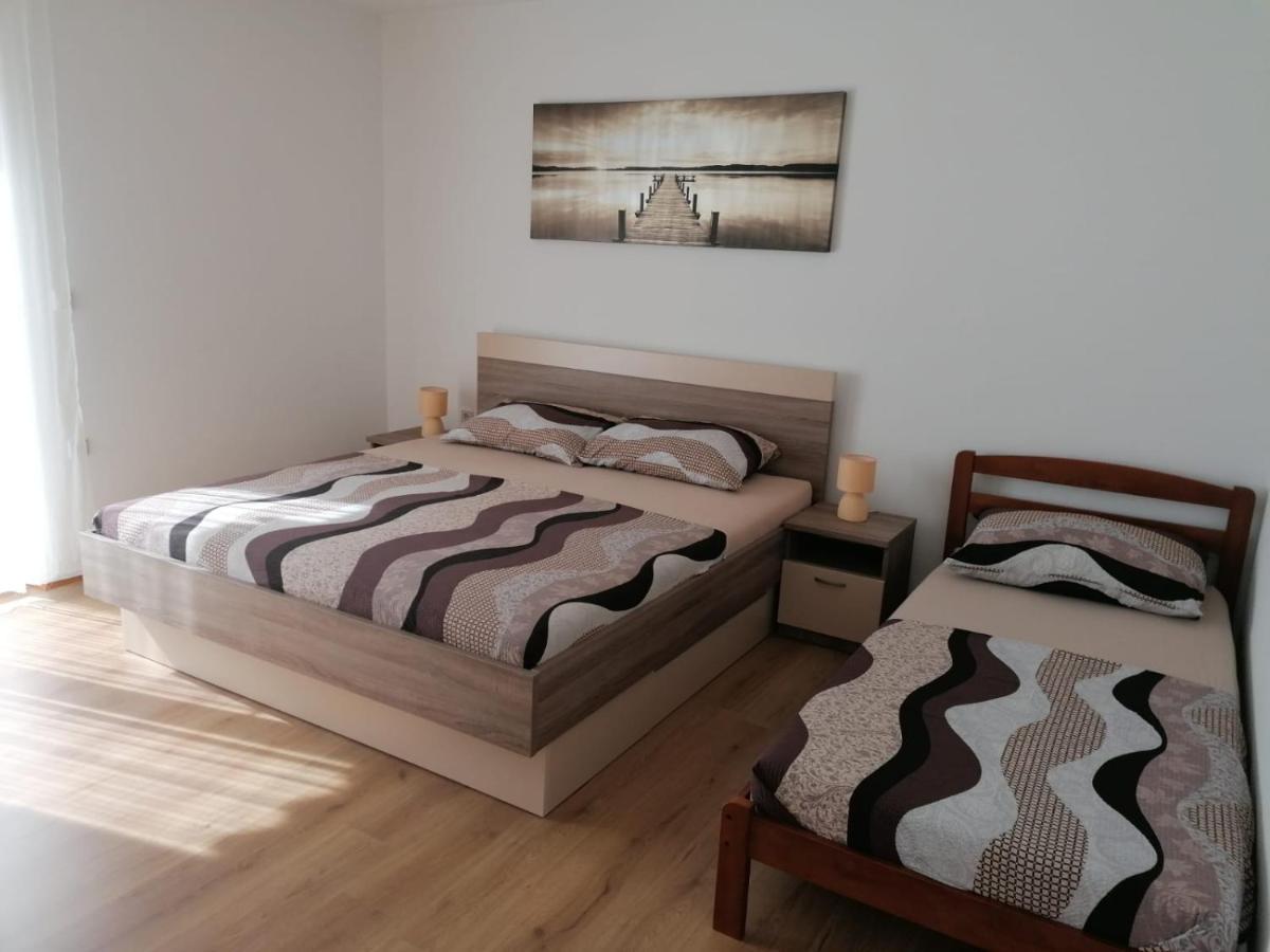 Apartment Niva นิน ภายนอก รูปภาพ