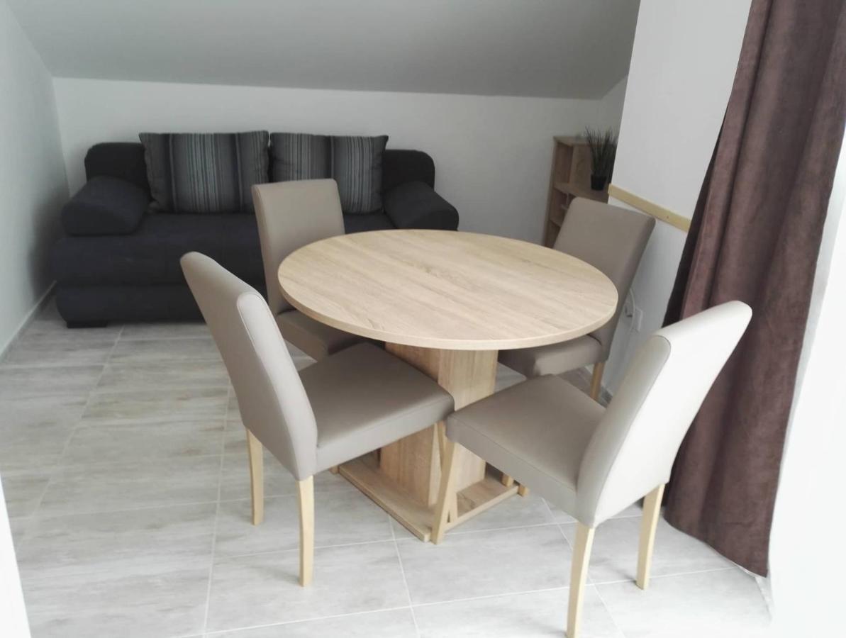 Apartment Niva นิน ภายนอก รูปภาพ